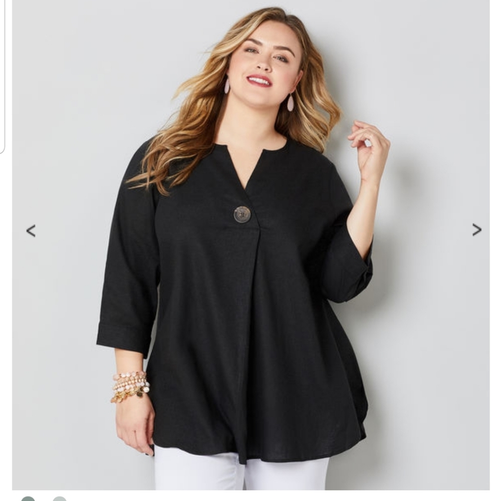 NWT Avenue tunic with button detail
